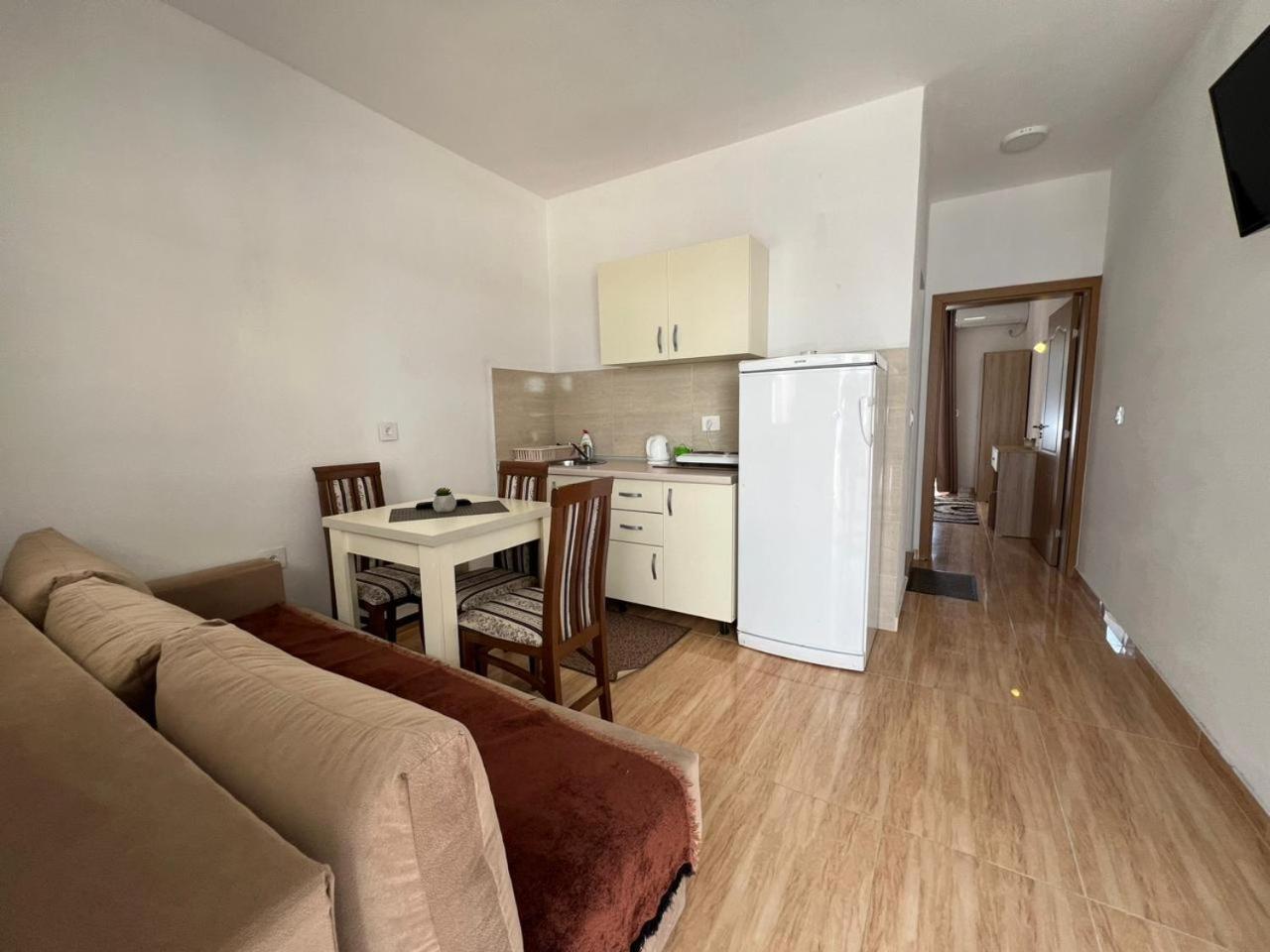 Kontiki Apartments อุลซิน ภายนอก รูปภาพ