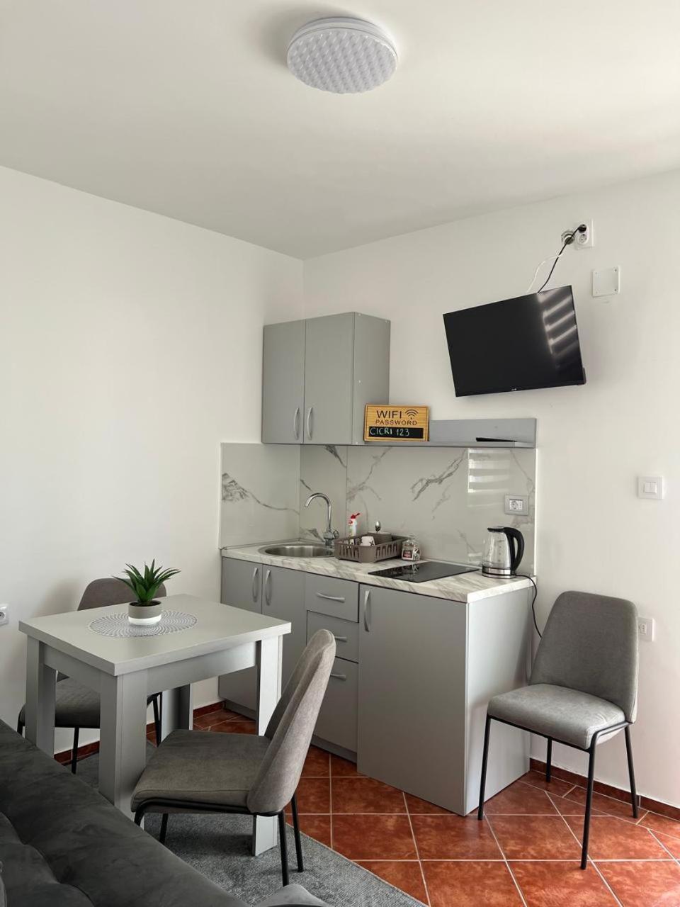 Kontiki Apartments อุลซิน ภายนอก รูปภาพ